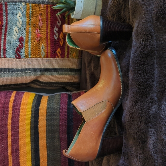 Tommy Hilfiger Size 6M Cognac 3 inch Block Heel Leather Booties - Picture 6 of 11